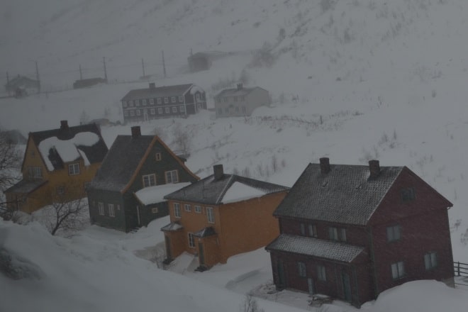flam-railway-view-houses-snow